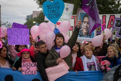 Gloria Romero encabeza una manifestación en Resistencia para exigir justicia por el supuesto feminicidio de su hija, Cecilia Strzyzowski, desaparecida desde el 2 de junio.