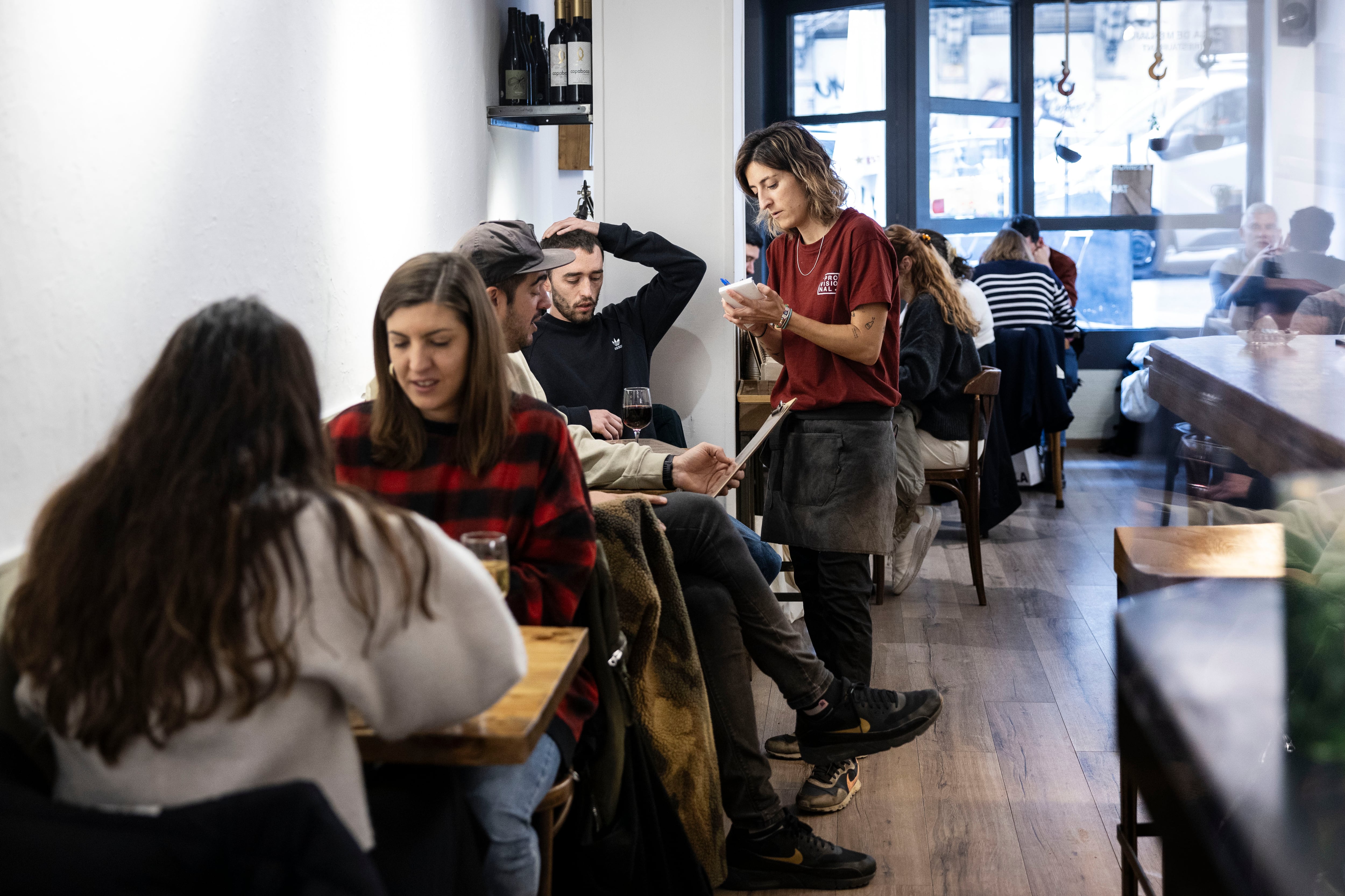 Los asalariados catalanes más pobres encadenan tres años sin reducir la brecha con los más ricos