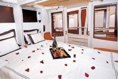 Singapore Airlines exige castidad en sus suites