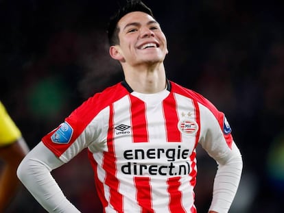 Lozano durante el juego contra el VVV Venlo.