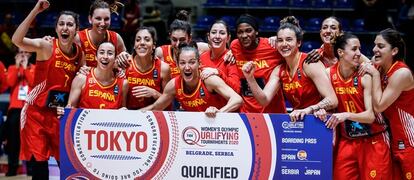 Laia Palau y el resto de las jugadoras de la selección celebrando la clasificación para Tokio