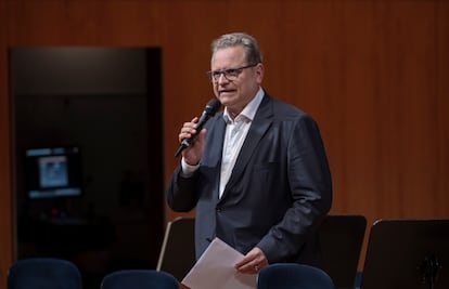 Michael Haefliger se dirige al público que llenaba el KKL al comienzo de su concierto de despedida.