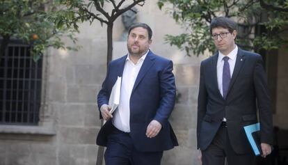 Oriol Junqueras i Carles Mundó, abans d'una reunió de Govern.