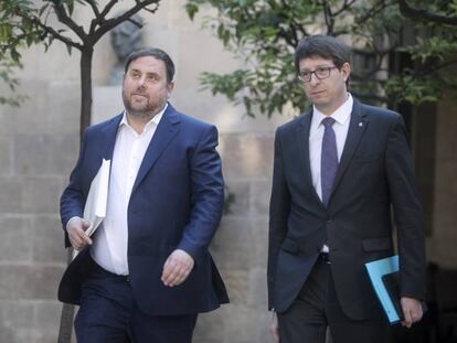 Oriol Junqueras i Carles Mundó, abans d'una reunió de Govern.