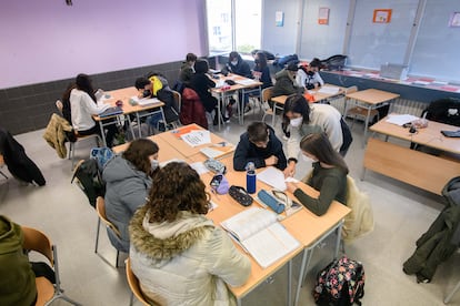 Clase en un instituto público valenciano, en marzo.