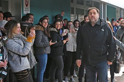 El exvicepresidente de la Generalitat Oriol Junqueras, a su llegada al el campus de Manresa de la Universidad de Vic donde trabajará como docente, este martes.