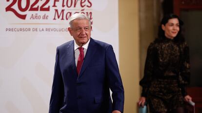 López Obrador y Ana Elizabeth Sánchez García durante la conferencia mañanera del 9 de noviembre de 2022.