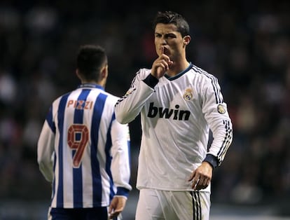 Cristiano Ronaldo hace un gesto durante el partido del sábado en Riazor.