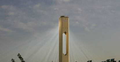 Uno de las plantas solares de Abengoa en  Sanlucar la Mayor (Sevilla).