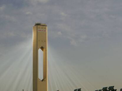 Uno de las plantas solares de Abengoa en  Sanlucar la Mayor (Sevilla).