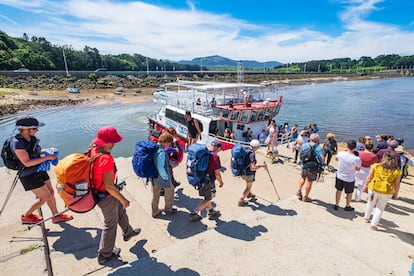 Embarcadero en Somo (Ribamontán al Mar) de la empresa náutica Los Reginas. El trayecto hasta Santander ofrece vistas excepcionales de la bahía.