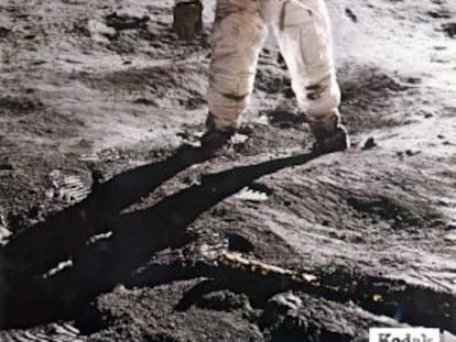 Aldrin fotografiat per Armstrong, durant la seva passejada lunar.