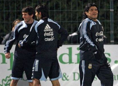 Messi, Agüero y Maradona, en la sesión preparatoria del lunes.