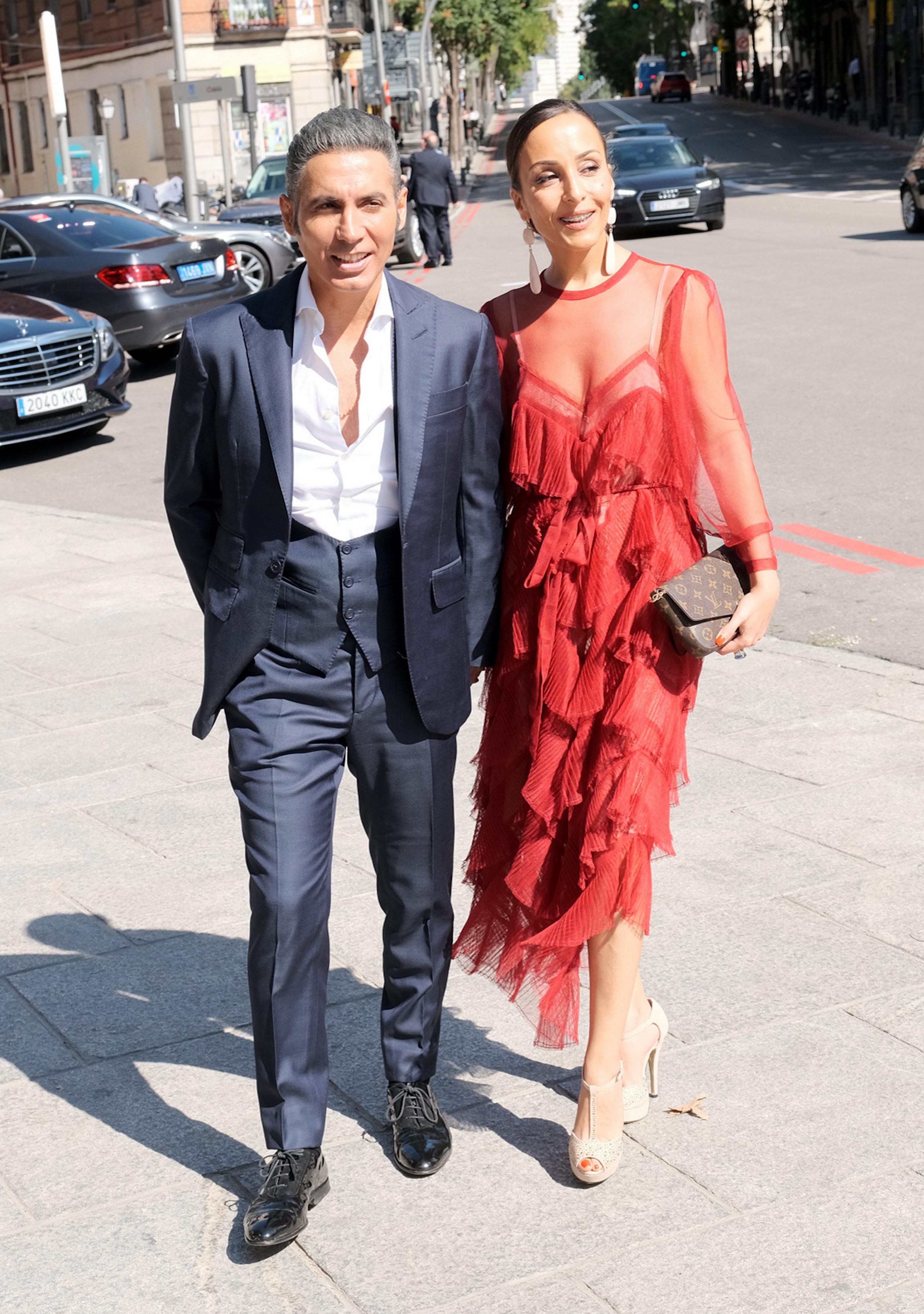 Pitingo confirma su divorcio de Verónica Fernández y, de paso, una nueva relación con su “primer amor” 1 Pitingo y Verónica Fernández, en una boda en Madrid en septiembre de 2021.