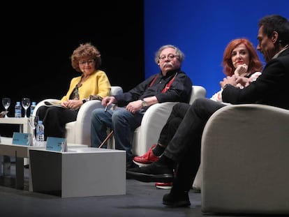 Elena Domínguez, Alberto Corazón, Elvira Lindo y Jesús Alcoba, en la mesa redonda en el Festival Eñe.