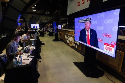 Periodistas siguen el debate electoral este jueves en el Pabellón McCamish del Instituto de Tecnología de Georgia.<br />
