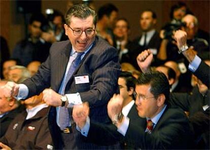 José Salinas, presidente del Consorcio Valencia 2007, muestra su euforia tras la designación.