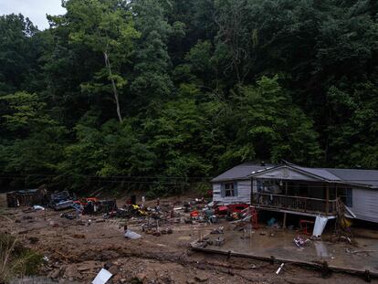 Los daños tras las lluvias torrenciales en Jackson, cerca de Kentucky, este domingo 31 de julio.