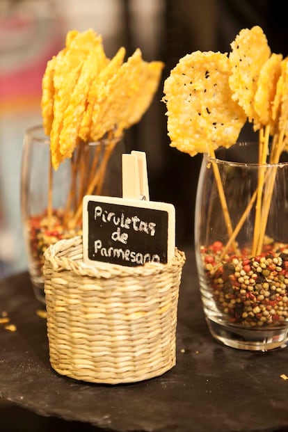 Deliciosas piruletas de parmesano que se sirvieron en el evento.