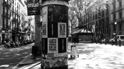 Carteles de 'Somos la gente' en las Ramblas de Barcelona.