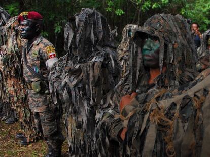 Una tropa de los kaibiles en un ejecicio militar.