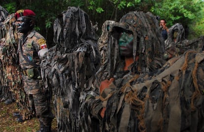 Una tropa de los kaibiles en un ejecicio militar.