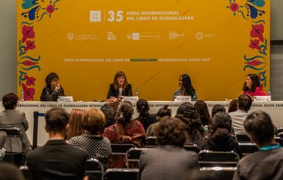 Vista general del foro EL PAÍS “La lucha de las mueres contra la discriminación” en donde participaron Gabriela Warkentin, Marion Reimers y Alma Delia Murillo, moderado por la periodista Sonia Corona el día 29 de noviembre de 2021 en el marco de la Feria Internacional del Libro de Guadalajara.