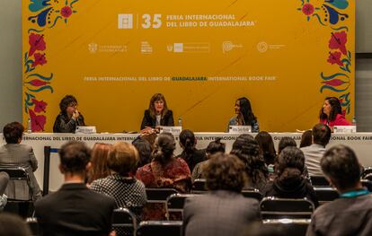 Vista general del foro EL PAÍS “La lucha de las mueres contra la discriminación” en donde participaron Gabriela Warkentin, Marion Reimers y Alma Delia Murillo, moderado por la periodista Sonia Corona el día 29 de noviembre de 2021 en el marco de la Feria Internacional del Libro de Guadalajara.  