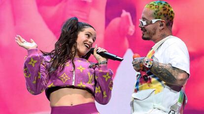J Balvin y Rosalía cantan 'Con altura' en Coachella 2019.