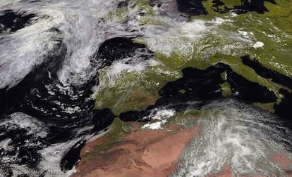 Imagen del satétite Meteosat facilitada por la Aemet que anuncia para este sábado lluvias y tormentas en todo el país, salvo en Extremadura y Andalucía occidental.