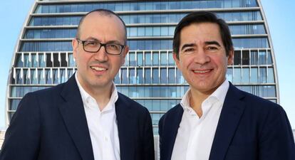 Onur Genç, consejero delegado de BBVA, junto a Carlos Torres, presidente