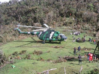 Un helic&oacute;ptero aguarda el rescate del espele&oacute;logo Cecilio L&oacute;pez 