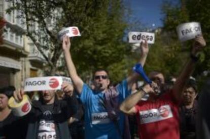 Trabajadores de Fagor protestan contra el cierre de la empresa.