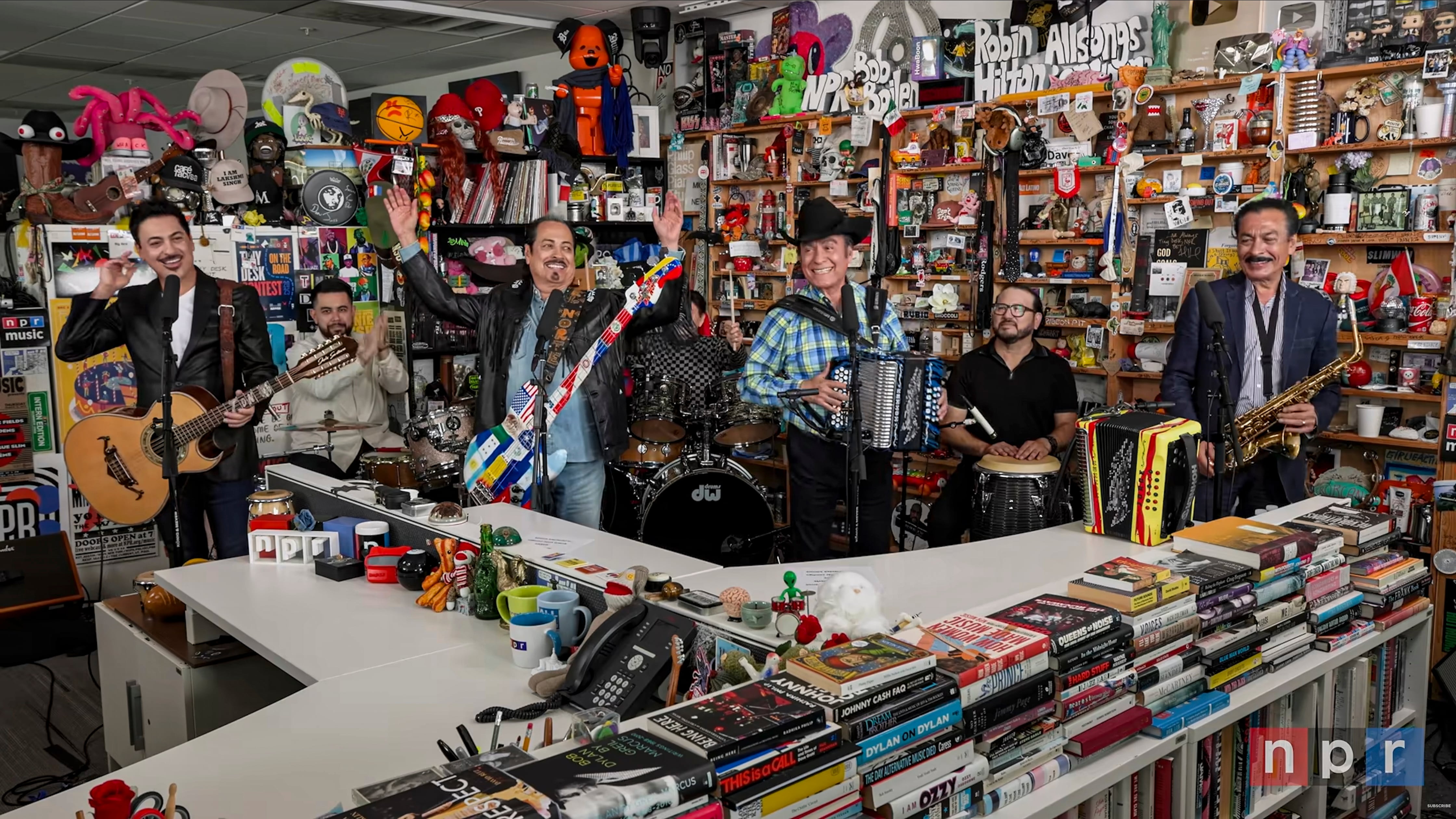 Los Tigres del Norte se plantan en el Tiny Desk con un poderoso mensaje de apoyo a los migrantes