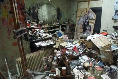 Recreación fidedigna del estudio de Londres de Francis Bacon realizada en Dublín con los objetos del pintor. |