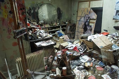 Recreación fidedigna del estudio de Londres de Francis Bacon realizada en Dublín con los objetos del pintor. |