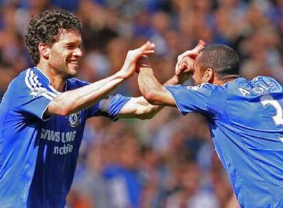 Ballack, a la izquierda, fue el autor de los dos goles de su equipo