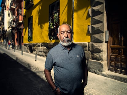 El escritor cubano Leonardo Padura, en Lavapiés, Madrid.