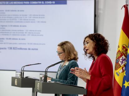 Nadia Calviño y María Jesús Montero, en una rueda de prensa en mayo.