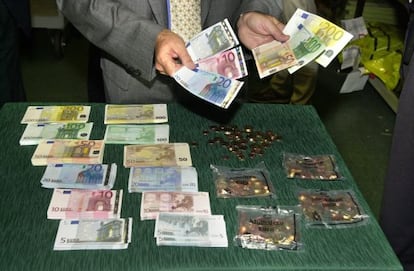 Billetes y monedas en euros.