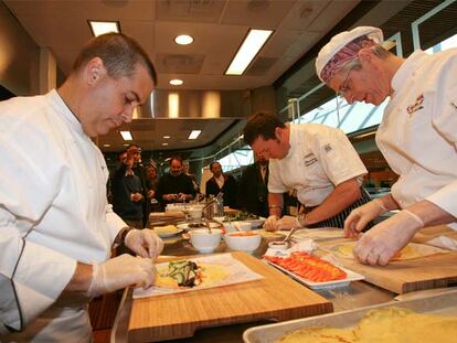 El equipo de cocineros que desarrolla los productos de McDonald's en su sede central de Chicago.