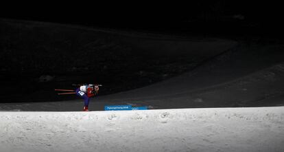 Lapshin Timofei, de Corea del Sur, durante su participación en el biatlón masculino de los Juegos Olímpicos de Invierno 2018, el 12 de febrero.