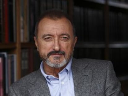 Pérez Reverte arrasa en la Feria del Libro de Buenos Aires