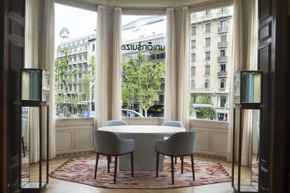 Tribuna de la restaurada primera planta modernista de Unión Suiza, que exhibe los productos de su nueva marca Misui.