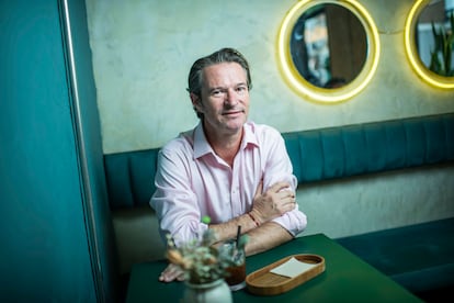 Santiago Peralta, fundador de Paccari, en la cafetería Bô Coffee, en Madrid.