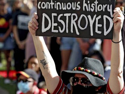 Protestas en la ciudad de Perth tras la destrucción de patrimonio aborígen por Rio Tinto. 