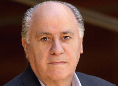 Amancio Ortega, presidente de Inditex, sigue siendo el primer español en aparecer en la lista aunque este año se conforma con un modesto puesto 22 mientras que el año pasado estaba entre los 10 hombres más ricos del planeta.