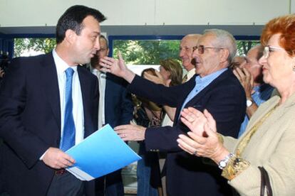 Manuel Cobo, a su llegada a la sede del PP del distrito madrileño de Latina.