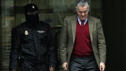 Luis Bárcenas, extesorero del PP, saliendo de la Audiencia Nacional en mayo de 2013.