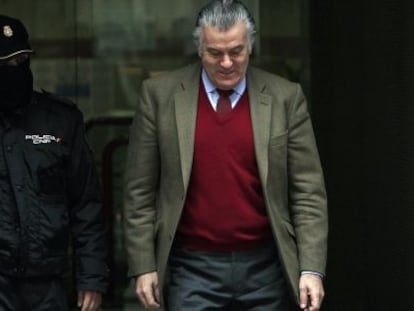 Luis Bárcenas, extesorero del PP, saliendo de la Audiencia Nacional en mayo de 2013.